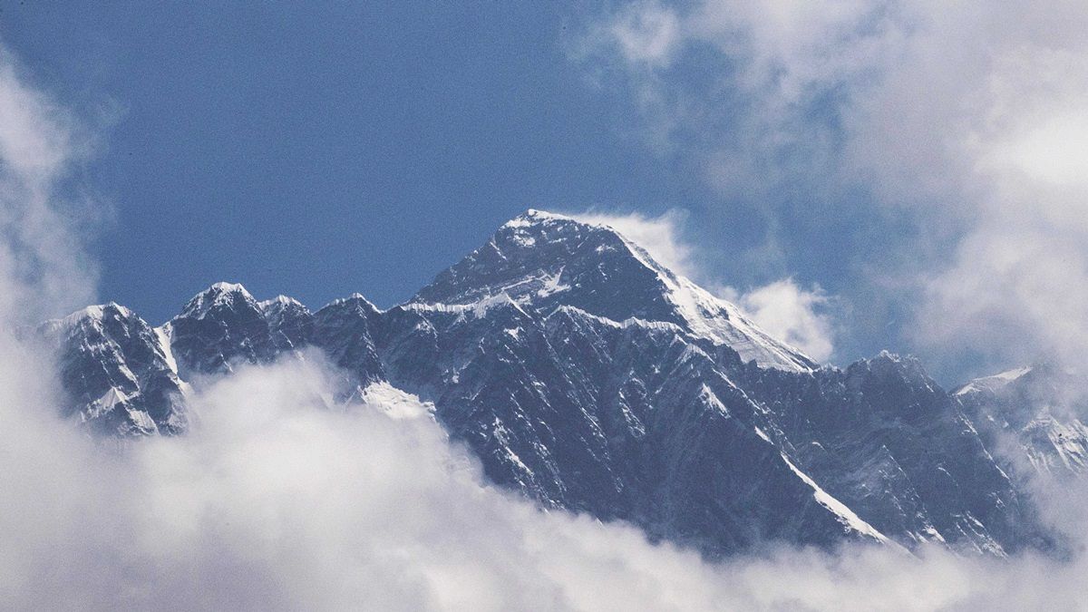 Centenas de alpinistas resgatados do vale do Monte Evereste