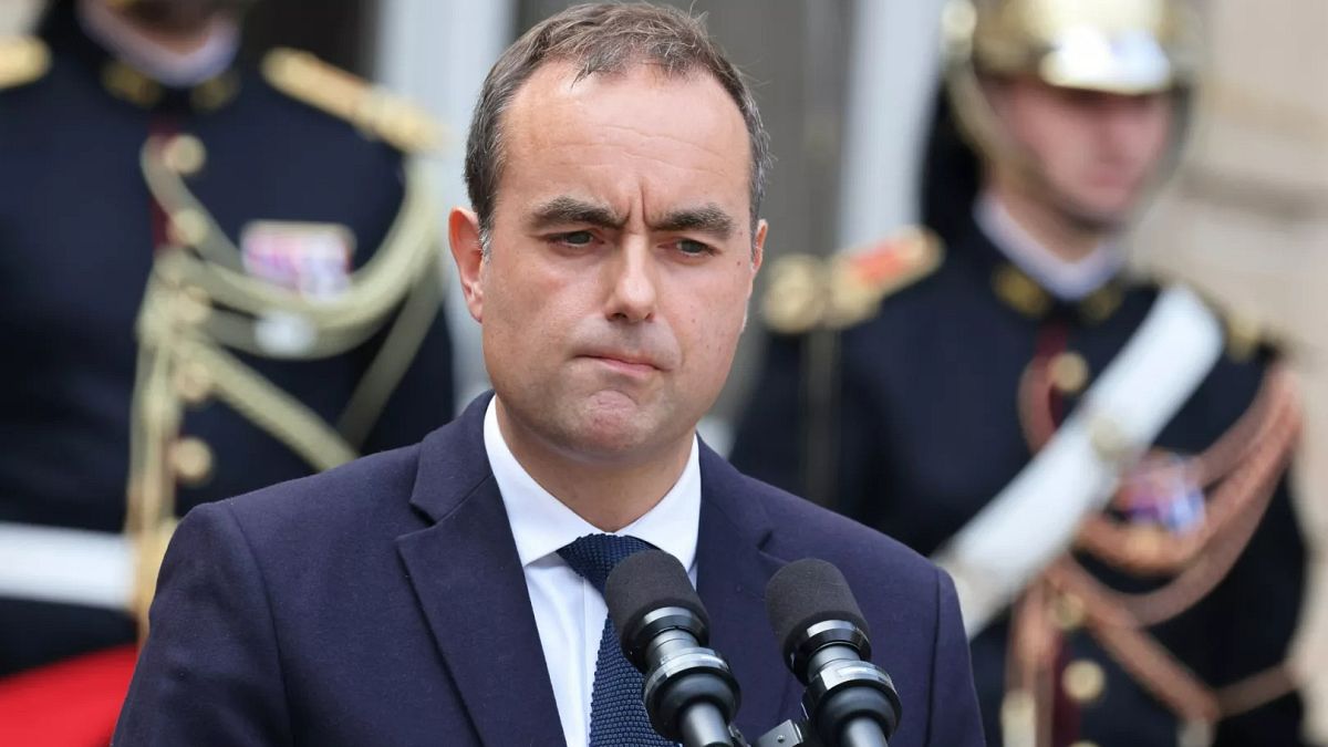 Emmanuel Macron demande à Sébastien Lecornu de mener "d’ici mercredi soir d’ultimes négociations"