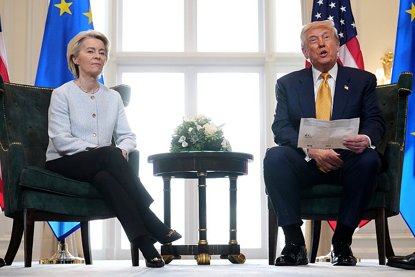 Donald Trump et Ursula von der Leyen après la conclusion d'un accord commercial entre les États-Unis et l'Union européenne à Turnberry, en Écosse, le dimanche 27 juillet 2025