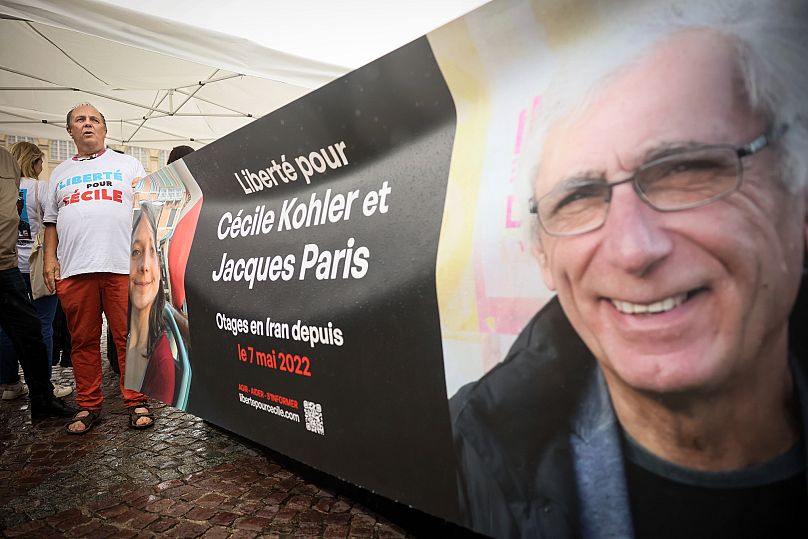 Pascal Kohler, le père de Cécile Kohler, participe à un rassemblement en soutien aux détenus français en Iran, Cécile Kohler et Jacques Paris, à Paris, dimanche 6 juillet 2025
