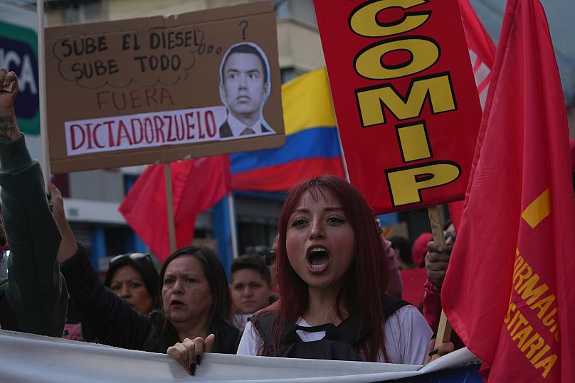 Des Équatoriens manifestent après que le président Daniel Noboa a supprimé la subvention sur le diesel à Quito, en Équateur, le mardi 16 septembre 2025