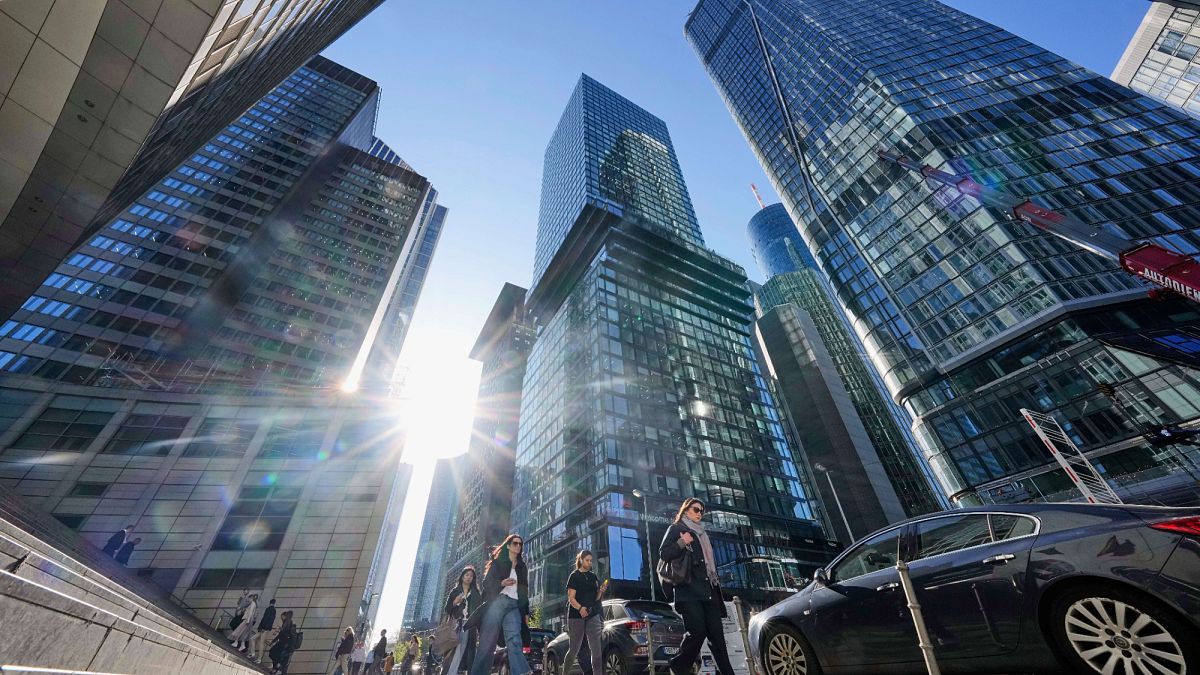 CEOs double down on AI as confidence in global economy slips, report