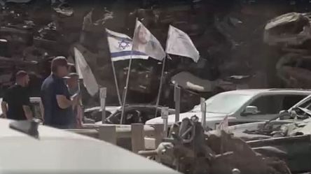 Le cimetière de voitures en Israël devient un mémorial silencieux aux victimes de l'attaque du Hamas