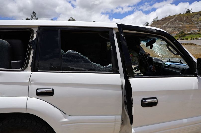 Imagen del coche de Noboa tras ser atacado el 7 de octubre de 2025.