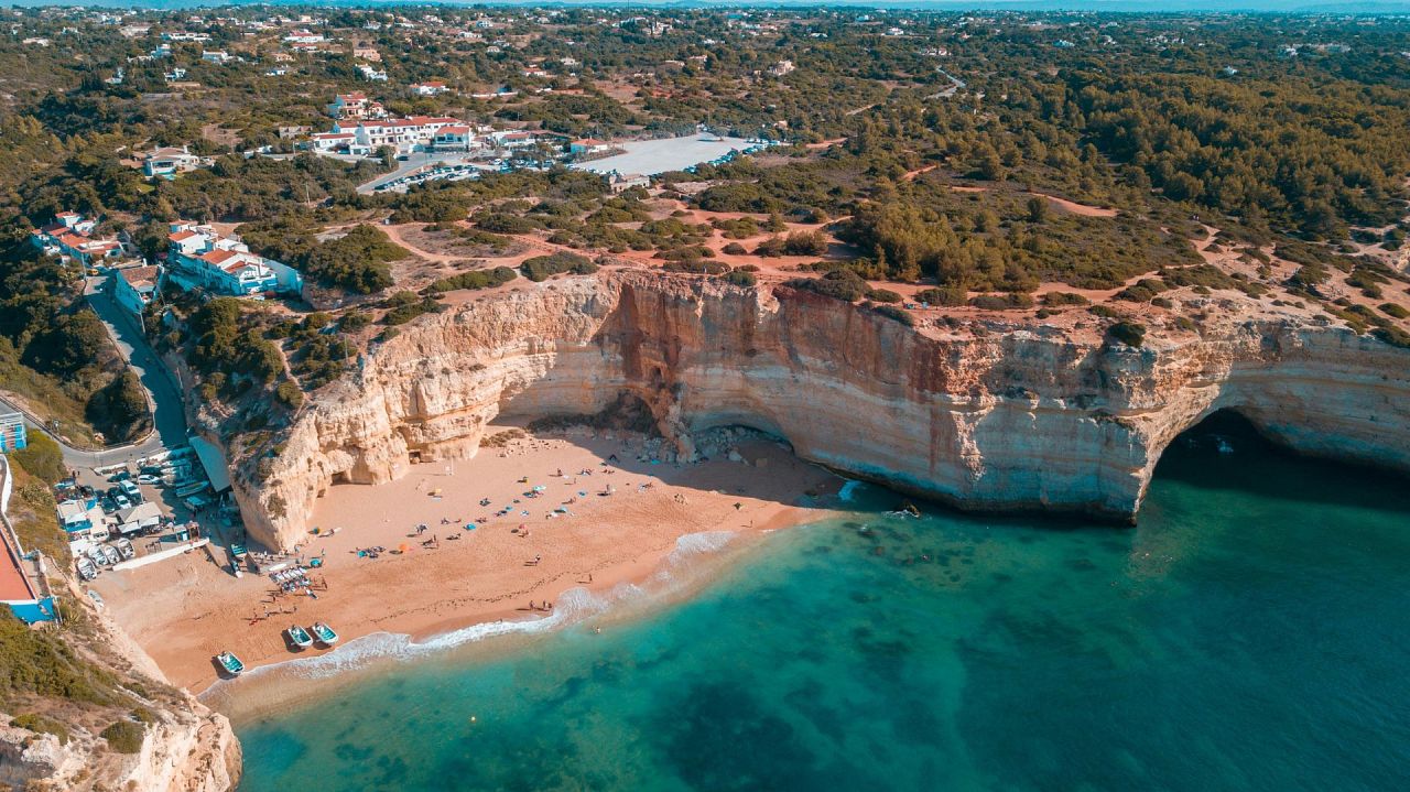 Illustration: Cliff over Benagil Beach in Portugal