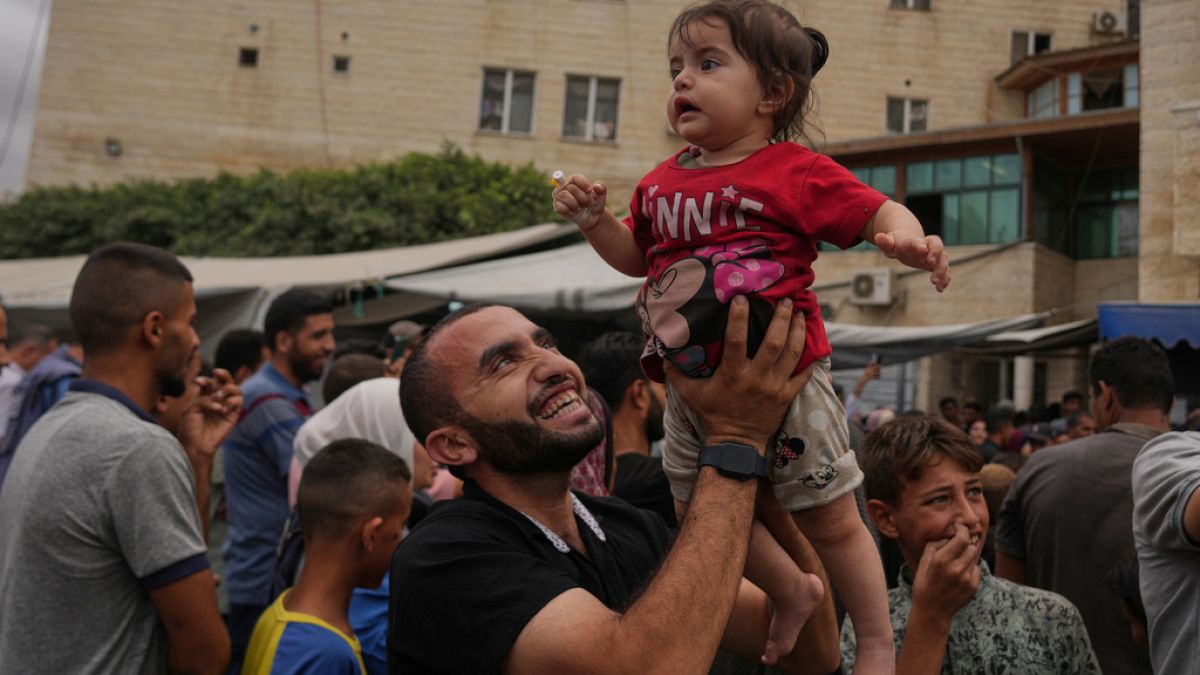 Israelitas e palestinianos celebram após anúncio de cessar-fogo em Gaza