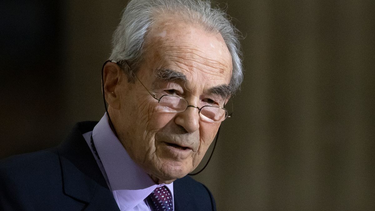 Quelques heures avant son entrée au Panthéon, la tombe de Robert Badinter profanée
