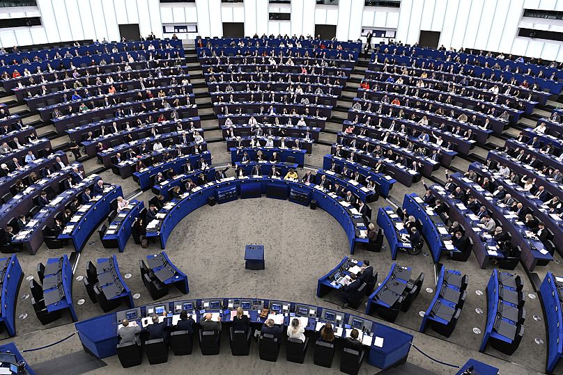 Les eurodéputés assistent à une session le mercredi 8 octobre 2025 au Parlement européen à Strasbourg, dans l'est de la France