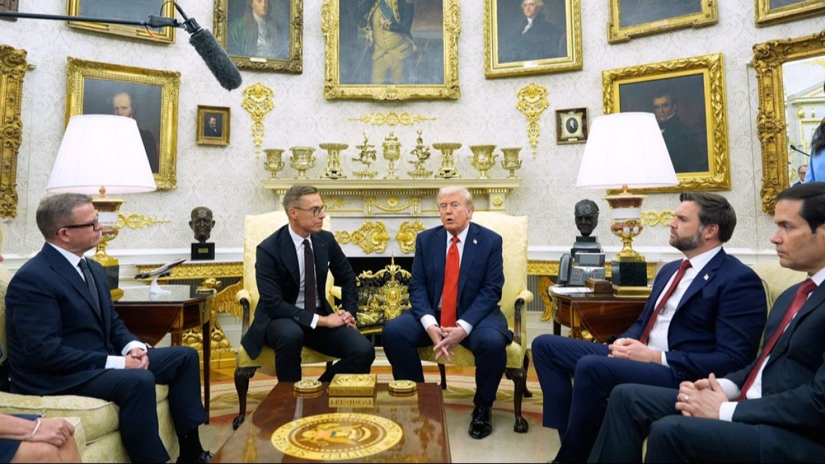 Trump sugere expulsar Espanha da NATO por não cumprir gastos na defesa