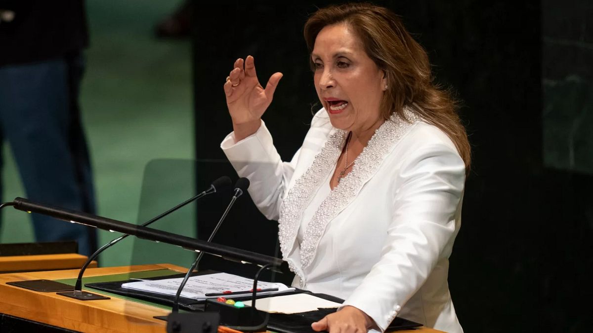 Presidente peruana Dina Boluarte destituída por "incapacidade moral"