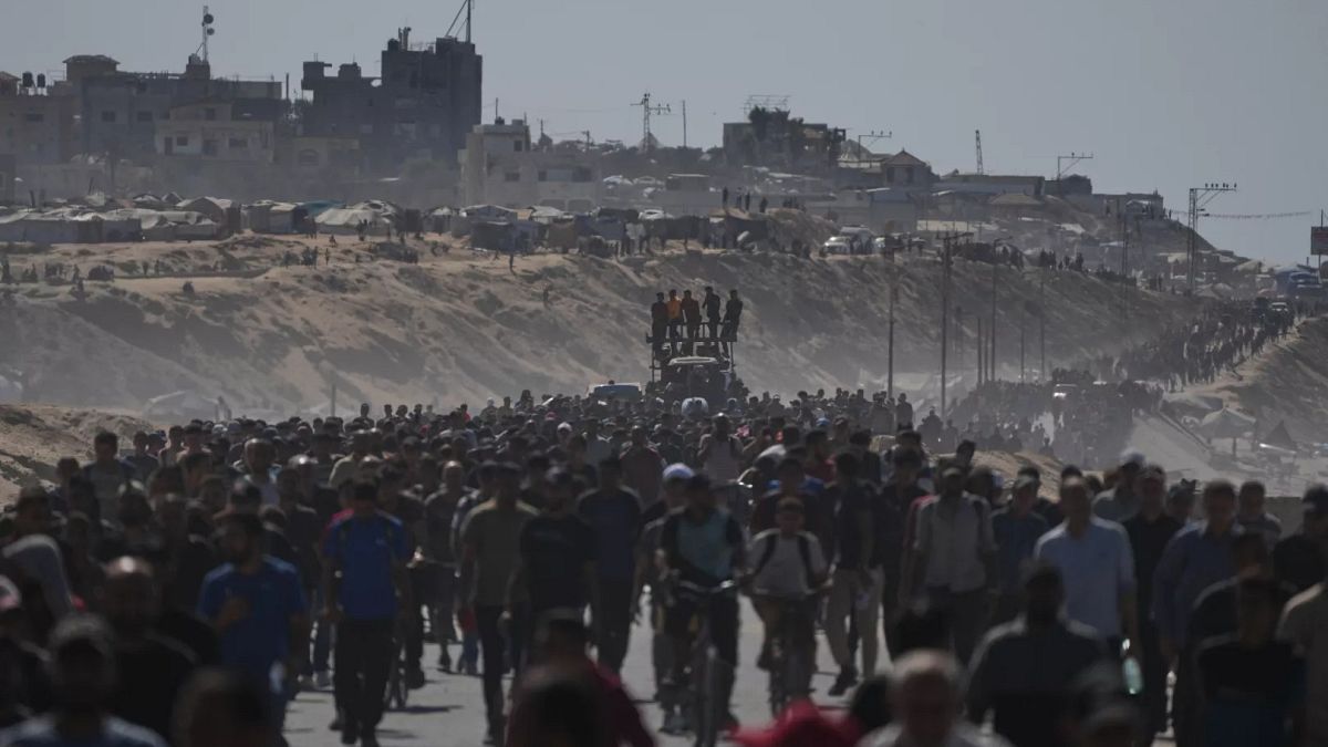 Thousands of Palestinians return north as Israel-Hamas ceasefire starts in Gaza