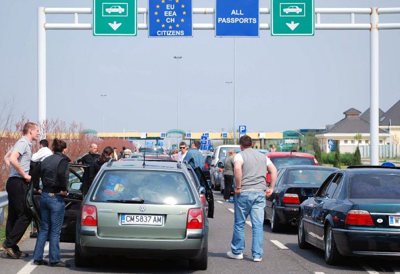 Torlódás a röszkei átkelőn, a magyar-szerb határon