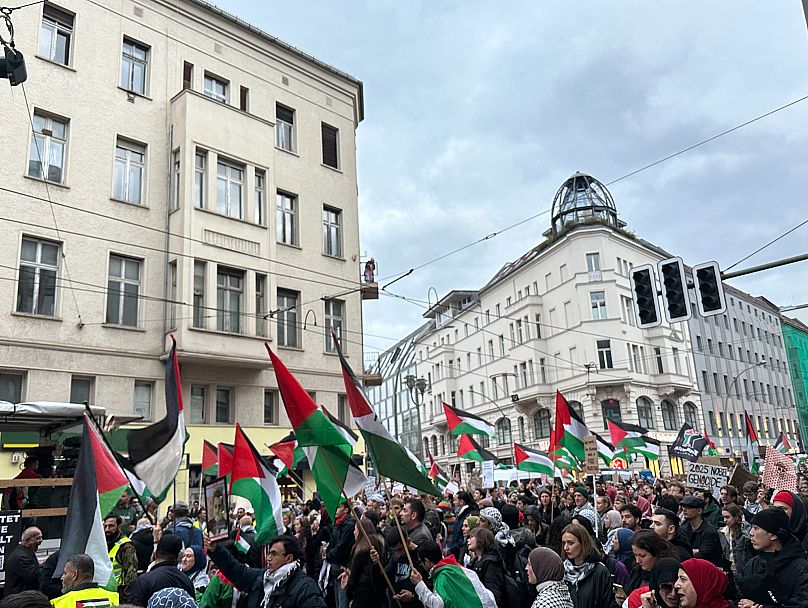 Demonstranten bei der "United4Gaza"-Demo am Samstag, 11.10.2025 in Berlin.