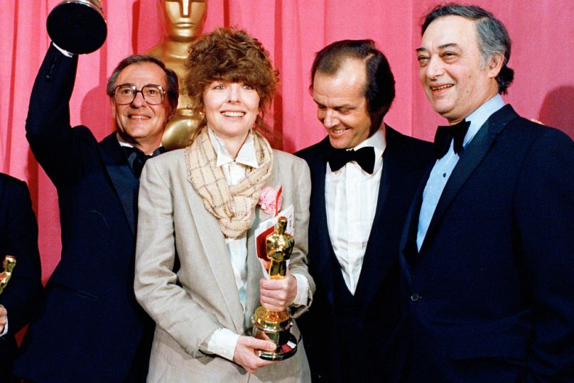 Les lauréats des Oscars Charles H. Joffe et Diane Keaton (« Annie Hall »), posent avec le présentateur Jack Nicholson et le producteur Jack Rollins, le 3 avril 1978.