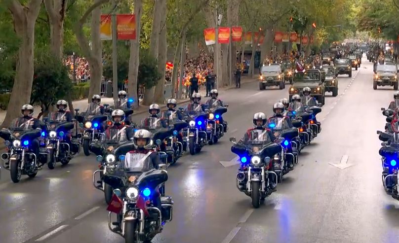 Comienza el desfile de tierra, 12 de octubre 2025