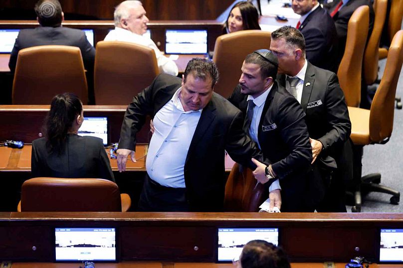 Ayman Odeh zorla çıkarılırken