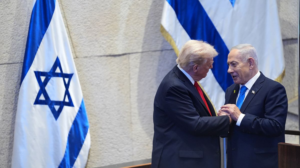 Donald Trump accueilli en héros à la Knesset après la libération des derniers otages du Hamas