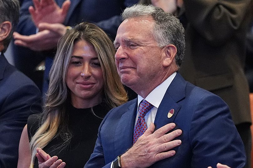 Der Sondergesandte des Weißen Hauses für den Nahen Osten, Steve Witkoff, wird von Präsident Donald Trump während seiner Rede vor der Knesset anerkannt, 13. Oktober 2025