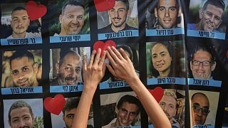 Des otages libérés retrouvent leurs familles à Tel Aviv après deux ans de captivité