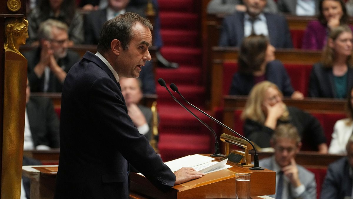 Sébastien Lecornu propose de suspendre la réforme des retraites jusqu'à la présidentielle de 2027