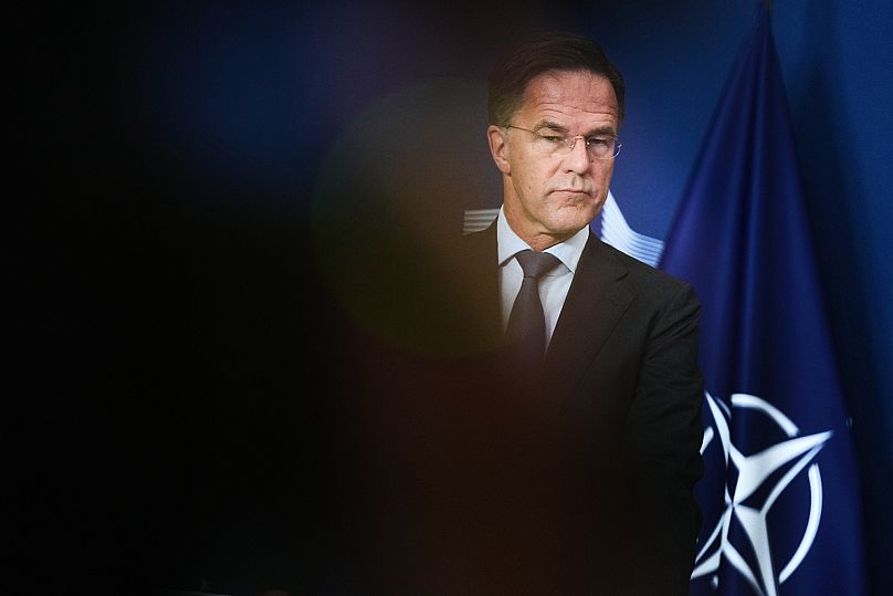Le secrétaire général de l'OTAN, Mark Rutte, se prépare à faire une déclaration lors d'une conférence de presse au siège de l'UE à Bruxelles, le 30 septembre 2025