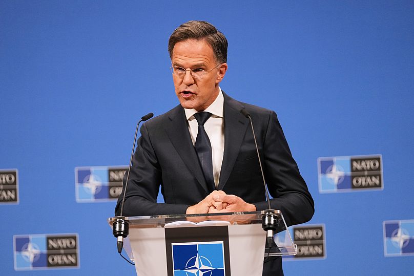 Ο γενικός γραμματέας του ΝΑΤΟ Μαρκ Ρούτε μιλάει σε συνέντευξη Τύπου κατά τη διάρκεια συνάντησης των υπουργών Άμυνας στην έδρα του ΝΑΤΟ στις Βρυξέλλες, 15 Οκτωβρίου 2025 