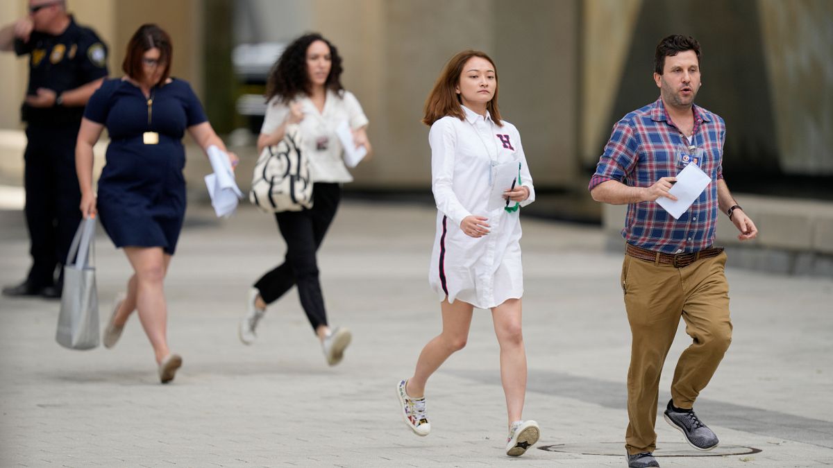 Reporters turn in access badges, exit Pentagon in protest against new reporting rules