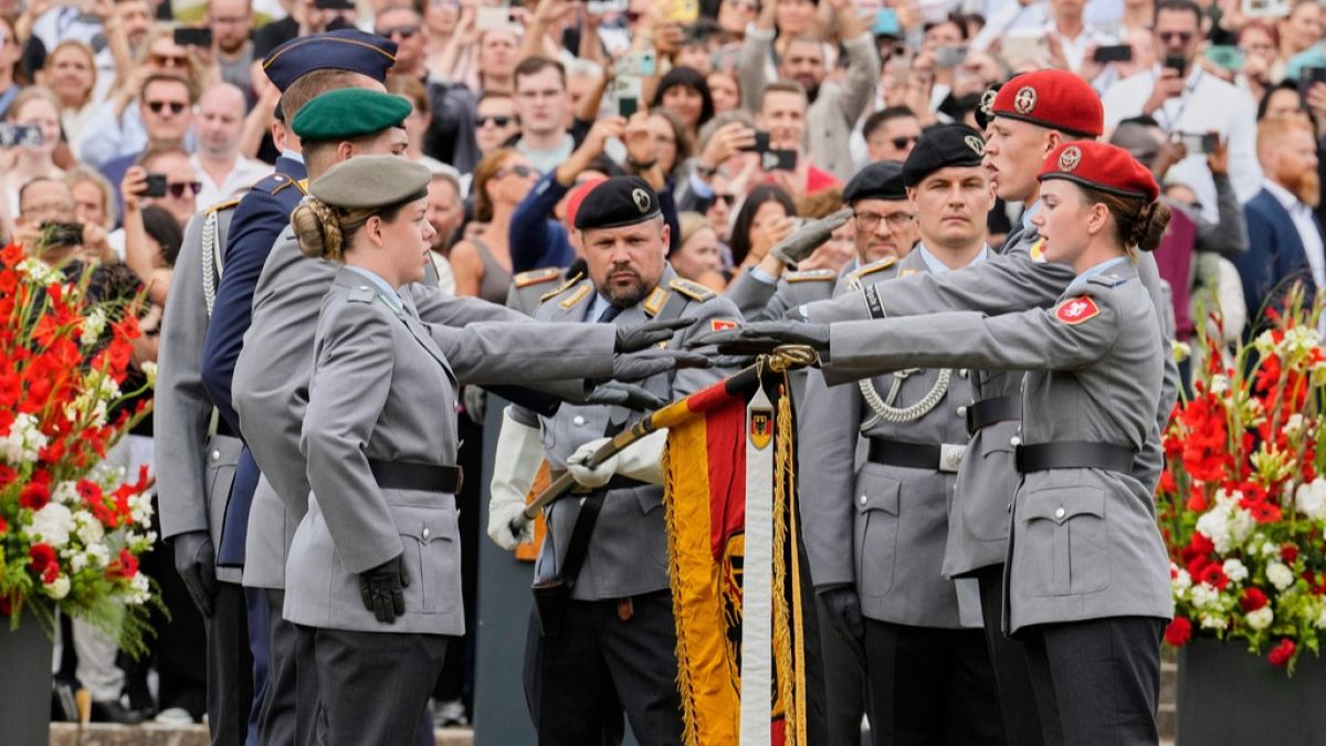 Freiwillig-verpflichtend-oder-per-Losverfahren-Debatte-um-den-Wehrdienst
