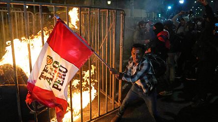 Des manifestations éclatent au Pérou, les protestataires demandent la démission du président