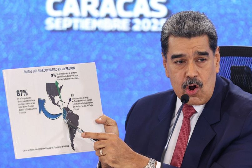  الرئيس الفنزويلي نيكولاس مادورو يشير إلى خريطة للأمريكيتين خلال مؤتمر جديد في كاراكاس، فنزويلا، 15 سبتمبر/أيلول 2025.