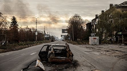 Des bénévoles évacuent des civils de Kostiantynivka, ravagée par la guerre