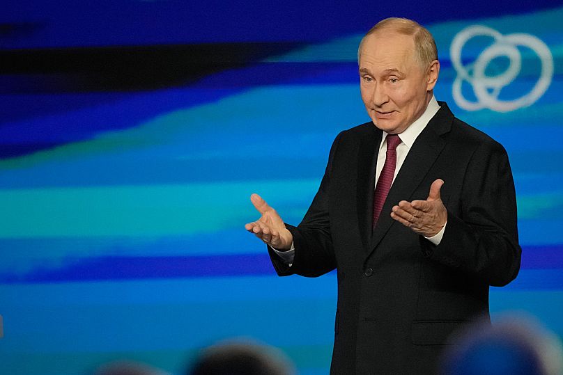 Rusya Devlet Başkanı Vladimir Putin, Moskova'da düzenlenen Rus Enerji Haftası forumunun genel oturumunda, 16 Ekim, 2025
