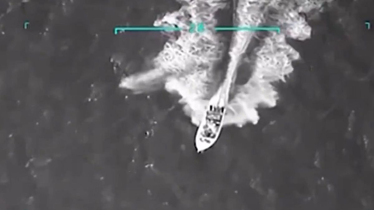 EUA atacam novo navio no Caribe e enviam helicópteros de combate para perto da Venezuela