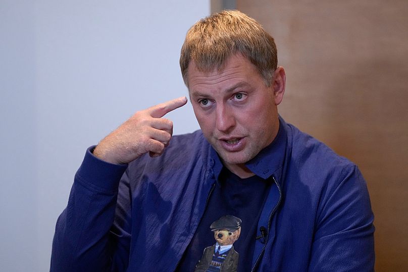 Vladimir Osechkin, 20 Eylül 2022'de Paris'te Associated Press'e verdiği röportaj sırasında
