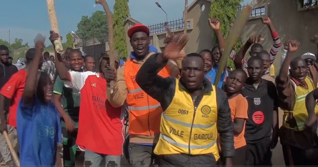 Residents of Garoua protect home of Cameroonian opposition leader ahead of election results