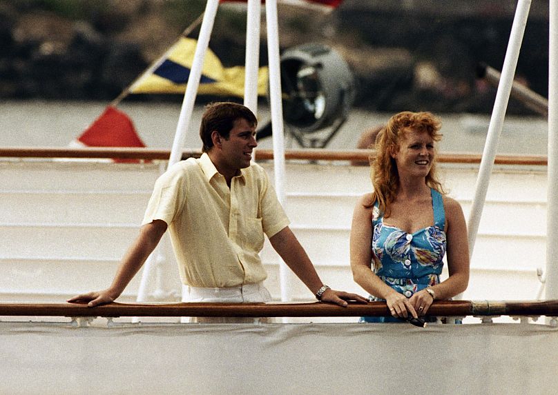 ARCHÍV: András herceg és Sarah Ferguson 1986. július 28-án, az Azori-szigetek körüli ötnapos nászútjuk végén