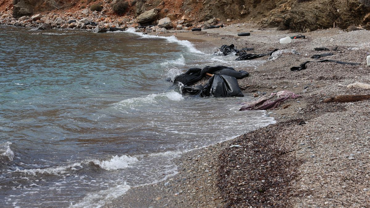 110 migrantes resgatados ao largo do sul de Creta