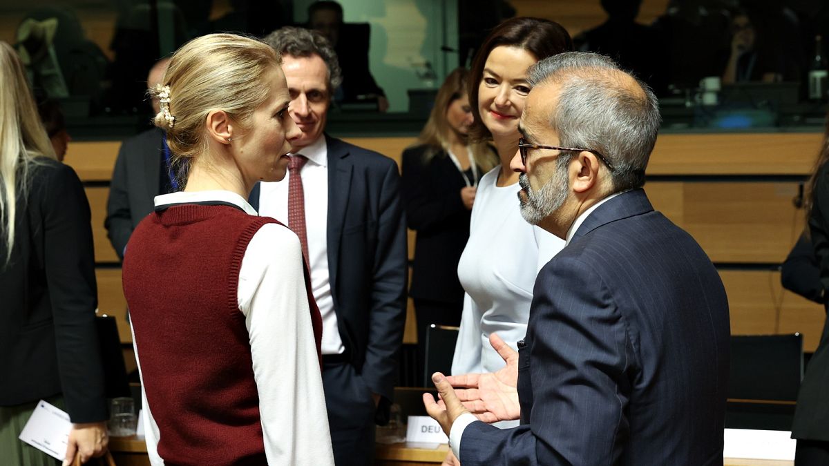 "Pas de place pour les criminels de guerre" : l'UE accueille avec circonspection la rencontre Trump-Poutine à Budapest