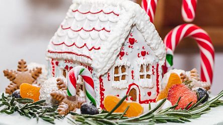 Kainan City sets world record for mass gingerbread house decorating