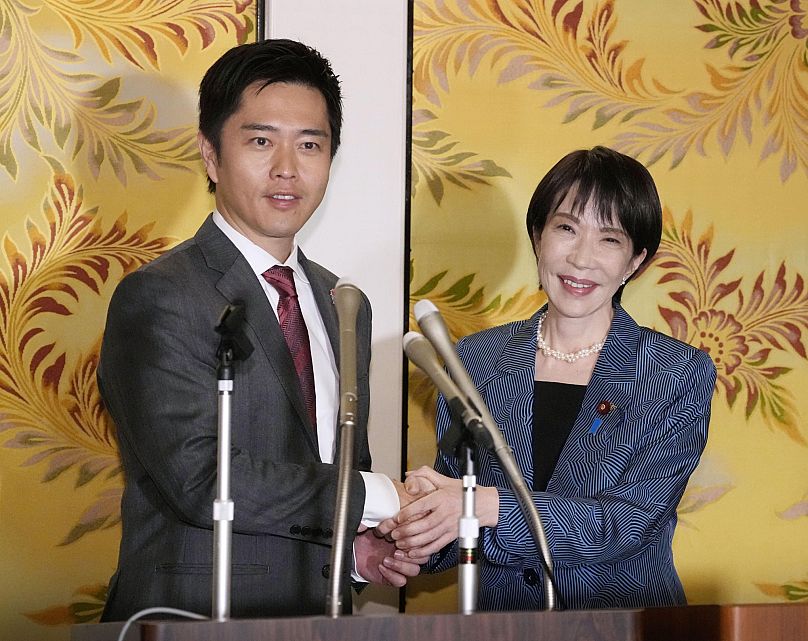 Japan’s Liberal Democratic Party President Sanae Takaichi, right, and leader of Japan Innovation Party, or Ishin no Kai, Hirofumi Yoshimura shake hands during a press conferen