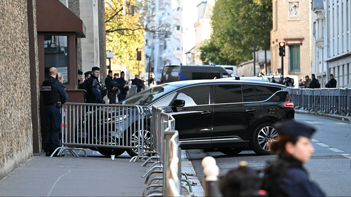 Nicolas Sarkozy est arrivé à la prison de la Santé pour y être incarcéré