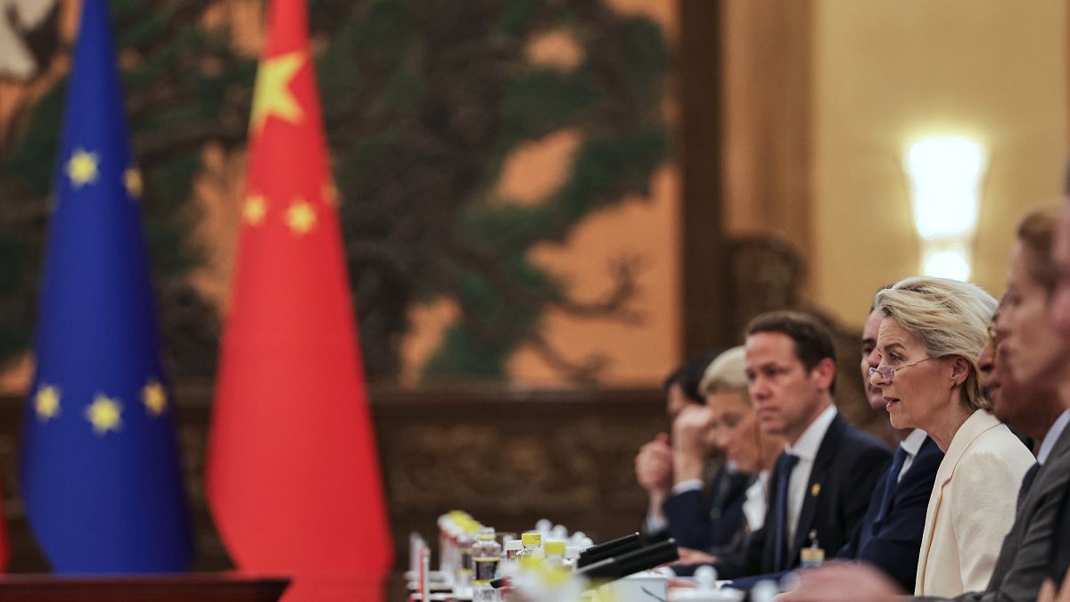 La Comisión Europea pide que no haya subida con China por las tierras raras