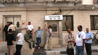 Gaza : fragile réouverture des banques sur fond de crise de liquidités