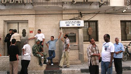 Gaza: Cash crisis persists despite bank reopening 