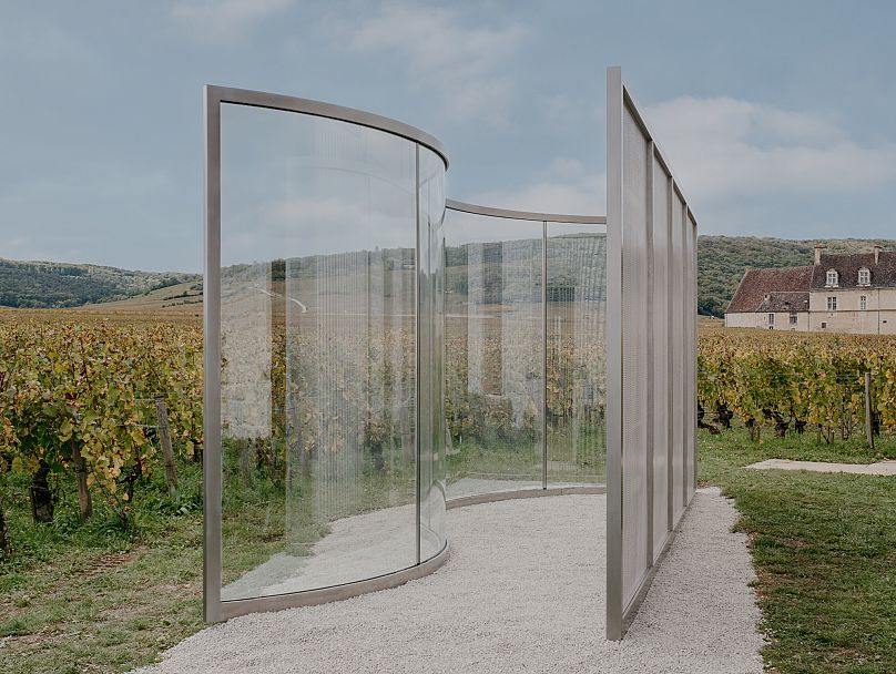 Dan Graham, Tight Squeeze (2015) at La Folie, Clos de Vougeot, on view as part of TERRA’s 2025 Programme.