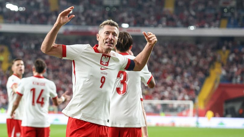 A lengyel Robert Lewandowski (9) gólját ünnepli a Lengyelország-Finnország futball bb-selejtezőn Chorzówban, 2025. szeptember 7-én