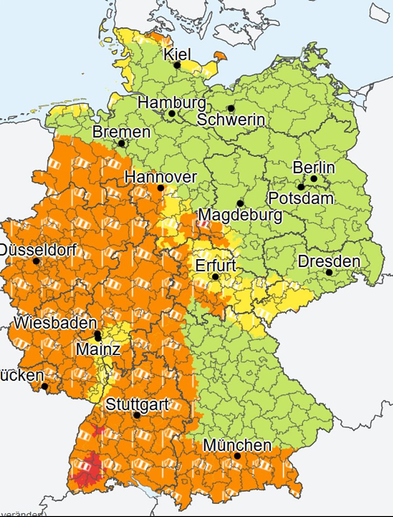 Die Warnkarte des Deutschen Wetterdienstes (DWD): In weiten Teilen des Landes herrscht Alarmstufe Orange, teilweise auch Rot.
