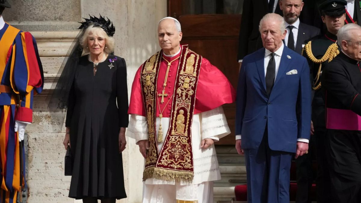 Le roi Charles III rencontre le pape Léon XIV au Vatican lors d'une visite historique
