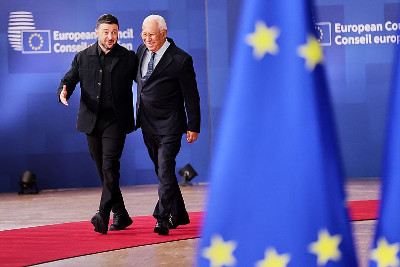 Ukraine-Präsident Selenskyj und der Präsident des Europäischen Rates, Antonio Costa, bei einem EU-Gipfel des Europäischen Rates in Brüssel am Donnerstag, den 23. Oktober 2025.