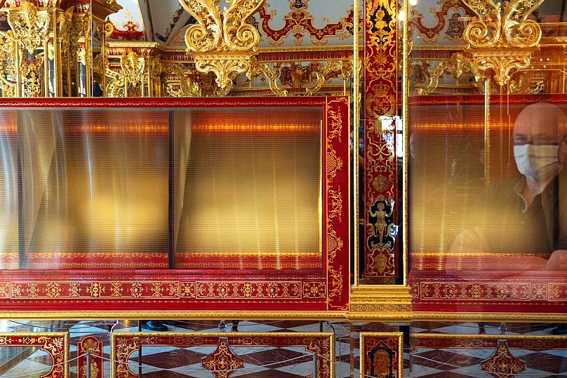 Leere Vitrine nach dem Diebstahl